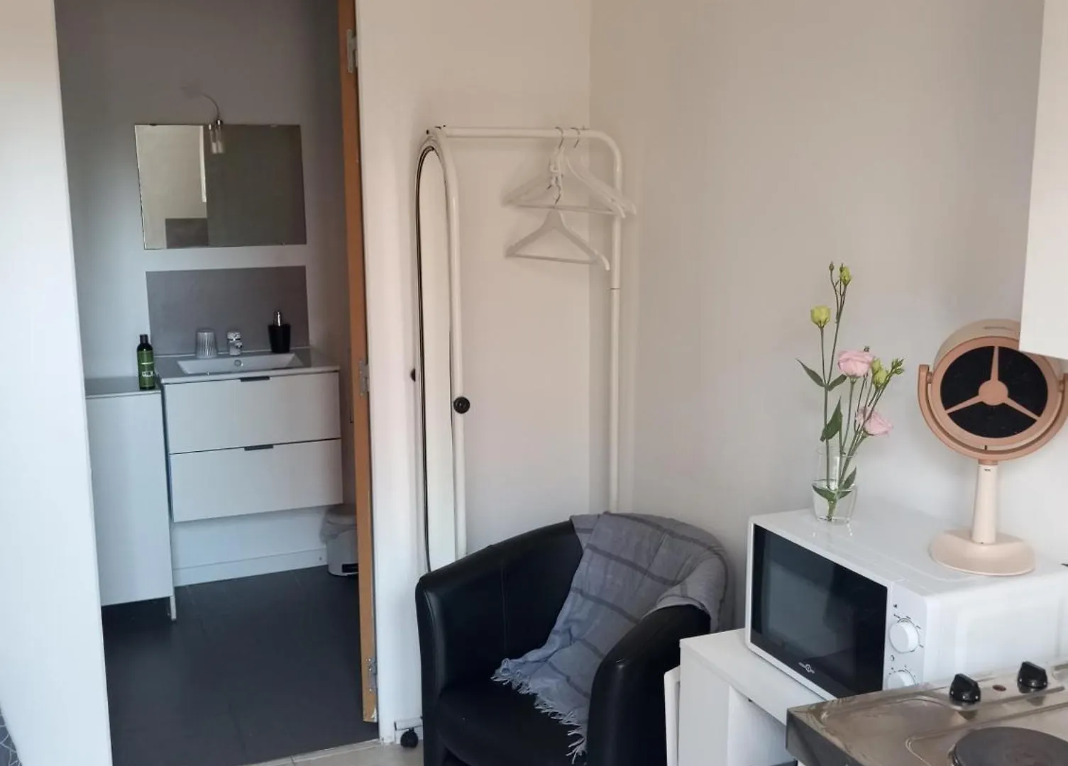 Holiday home Studio De 14M2 Dans Une Maison Cagnes-sur-Mer France